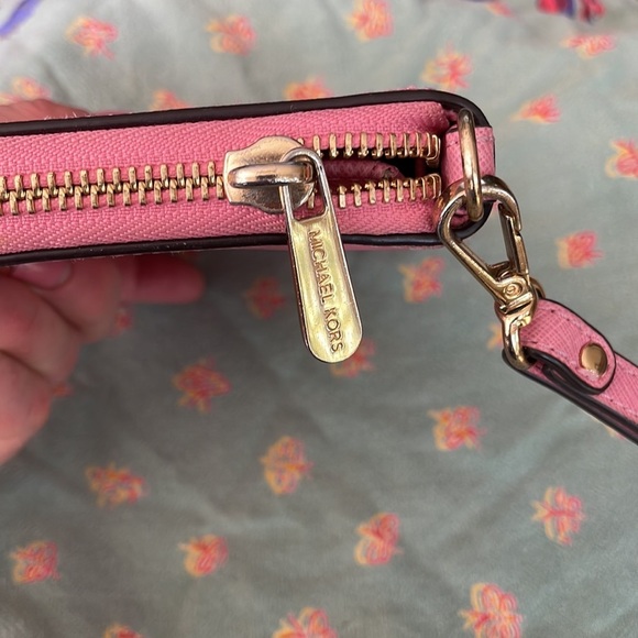 Michael Kors Pink Wallet Small Bag w Logo & Strap Gold Tone Hardware - Picture 3 of 9